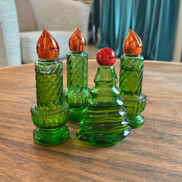 4 nostalgic Avon, cologne, decanters shaped like Christmas trees, and candles - Picture 2 of 5